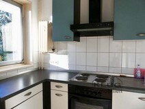 08 - Einbauküche mit E-Herd u. Duns