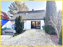 Hermsdorf! Ein besonderes Haus mit Innenpool, Kaminofen, gr. Terrasse u. zeitgemäßer Aufteilung!