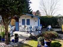 04 - Großes Gartenhaus mit Terrasse