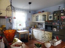 12 - Einbauküche mit Spüle