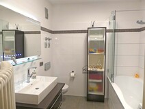 17 - Bad WC im Sout. mit Duschwanne