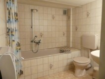 16 - Wannenbad WC im Kellerbereich