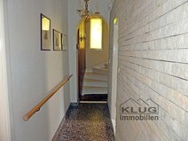14 - EG Flur mit Blick zu Treppenha