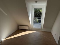 09 - Großes Kinderzimmer mit Balkon