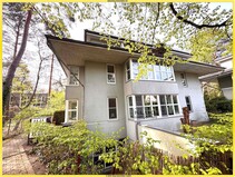 Frohnau! Großzügige Komfort-Maisonettewhg. (EG + Sout.) mit Sonnenterrasse u. Tiefgarage mit Wallbox