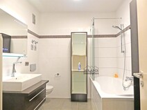 14 - Bild Wannenbad WC im Souterrai