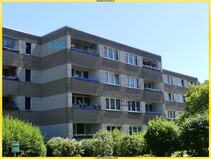 RESERVIERT! 2 + 2 halbe Zimmer DG-Eigentumswohnung mit schöner Loggia in der 3.OG mit Grünblick