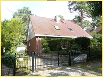 Frohnau! Gepflegte Doppelhaushälfte mit Vollkeller, schönem Grundstück u. Garage