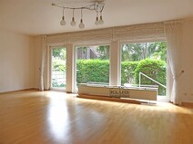 06 - Helles Wohnzimmer mit Terrasse