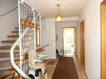 09 - Eingangsdiele mit Treppe