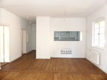 03 - Wohnzimmer mit halb geöffneter