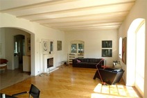 08 - Großer Wohnbereich mit Kamin