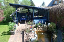 03 - Gartenteich und überdachte Ter