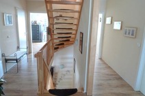 04 - Diele mit Holztreppe