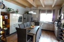 03 - Große offene Einbauküche mit E