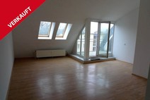 Haselhorst ! Hübsche helle 2 Zimmer Dachgeschosswohnung mit kleiner Dachterrasse