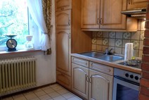 08 - Einbauküche mit Herd u. Spüle