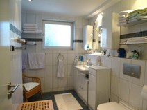 11 - Komfortbad WC mit Badewanne u.