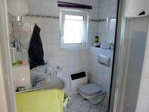 06 - Neuwertiges Duschbad WC