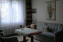 06 - Wohnzimmer Straßenseite