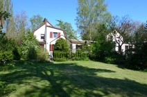 02 - Rückansicht mit Grundstück