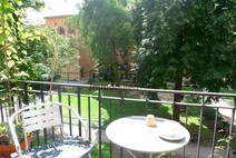 04 - Balkon mit Blick zur Gartenanl