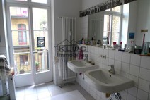 08 - Bad mit Badewanne, Dusche und