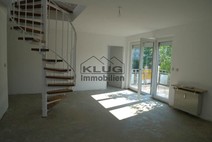 05 - Bild Wohnzimmer mit Balkon u.